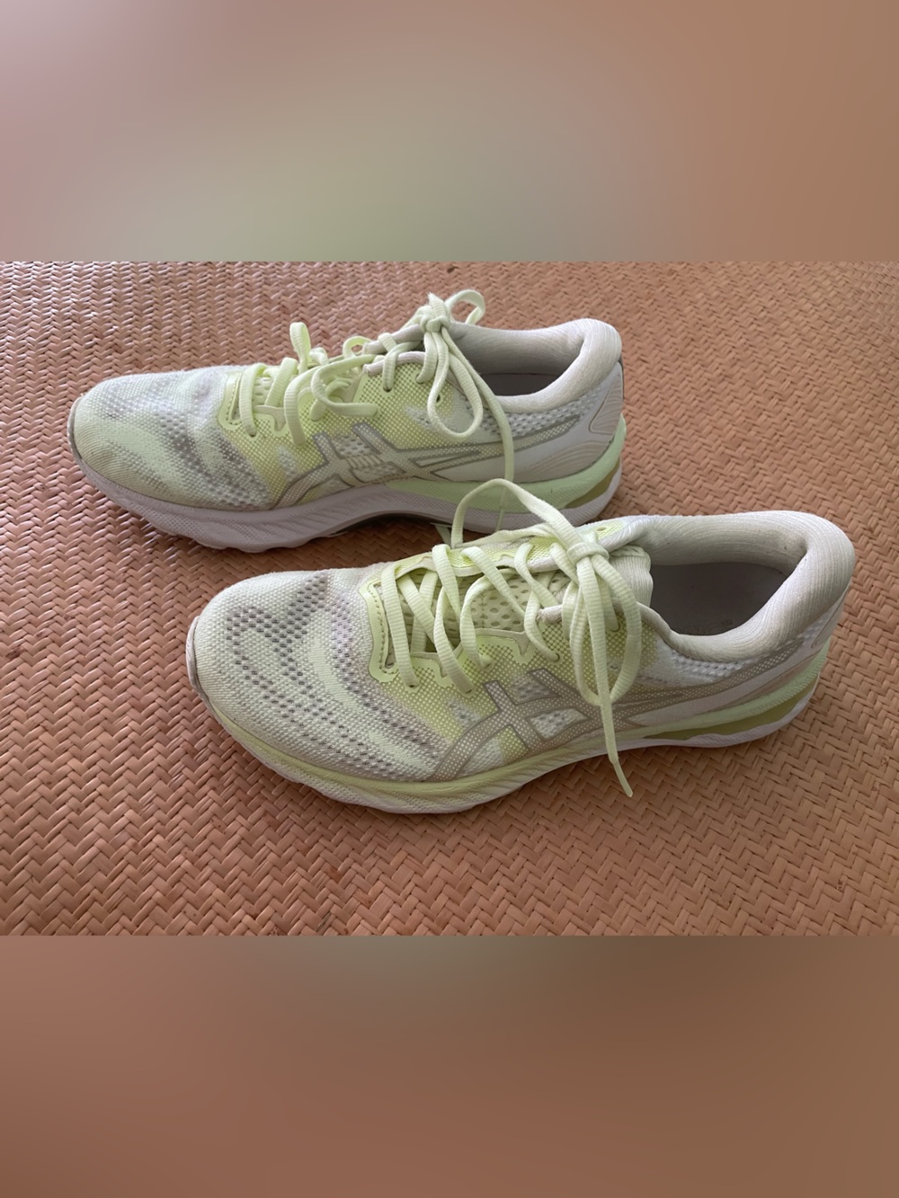 Womens ASICS Gel Nimbus 23 Light Yellow Running Shoes size 8.5